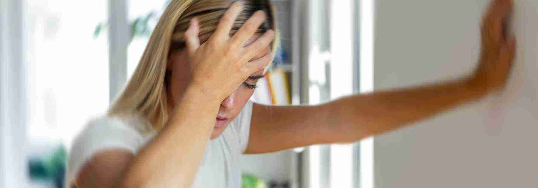 Do you know how to perform the meningitis glass test?