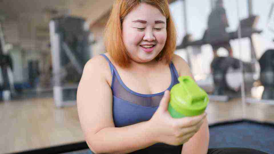 Woman in the gym to lose weight