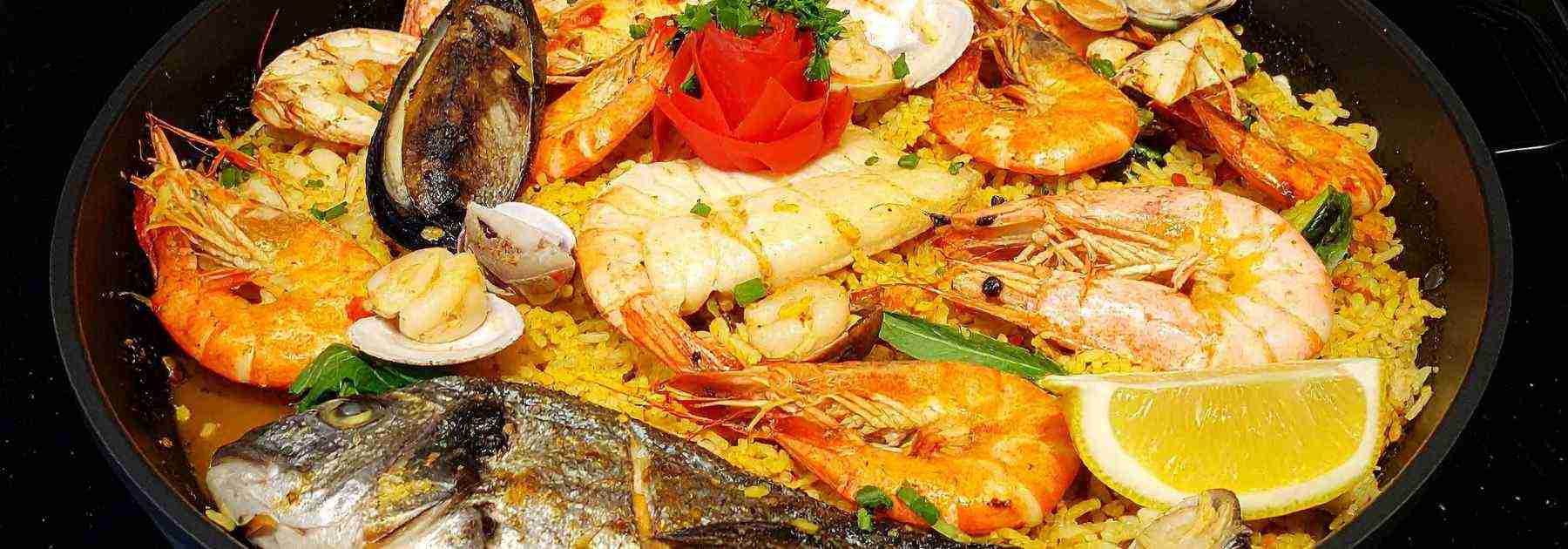Shellfish seafood paella